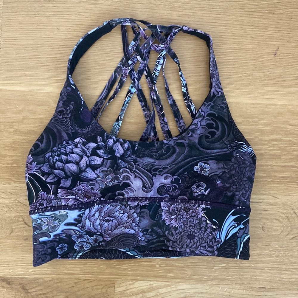 Lululemon sports bra